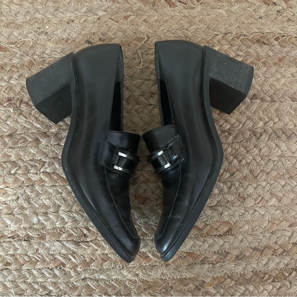 Vintage 90s Black Leather Penny Loafers 🦢